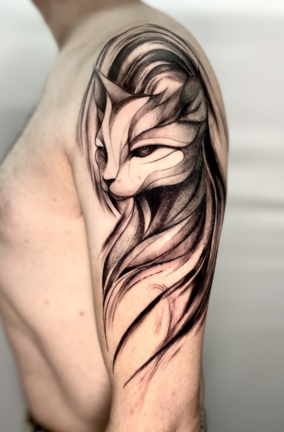 Tatuagem autoral — raposa ilustrativa no braço